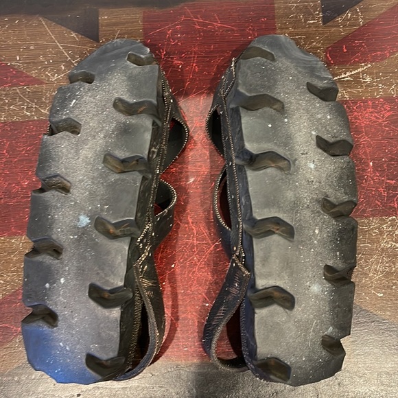 Incredible film-prop sandals custom-made by a film studio out of tires & leather - Picture 10 of 13